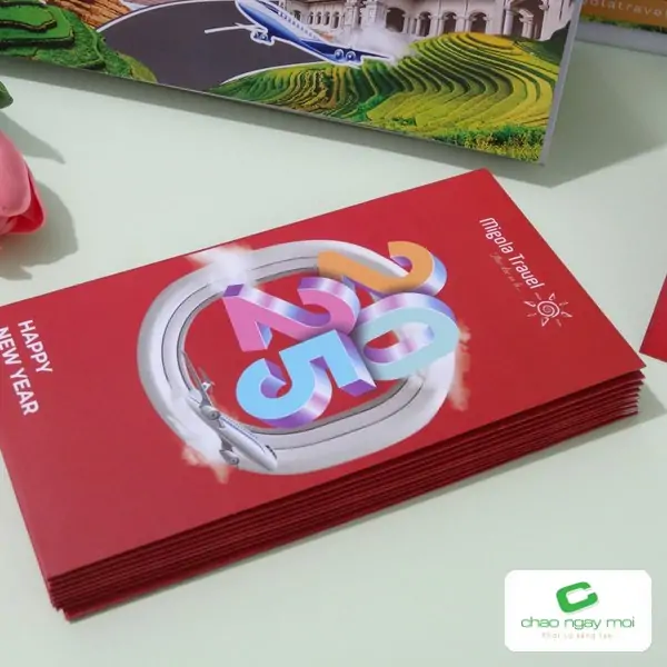 Phong bì lì xì in màu đậm, kiểm tra độ đồng đều màu giữa các sản phẩm