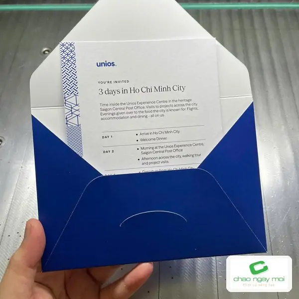 Phong bì giấy hoàn thiện đựng thư mời, mép bế đều và gọn