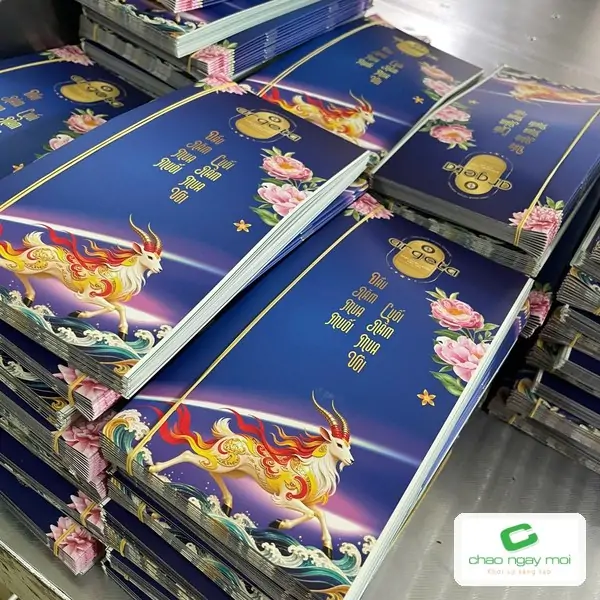 Chồng thành phẩm in sau khi xén, mép giấy phẳng đều