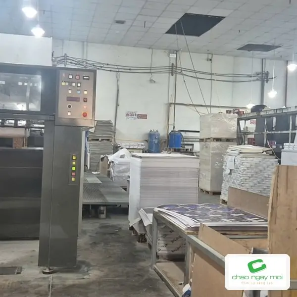 Máy in offset khổ lớn trong khu sản xuất, thiết bị nền tảng của xưởng in