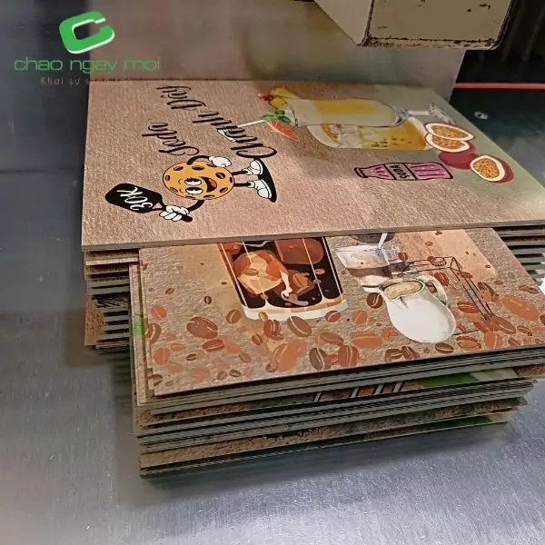 Thời gian xử l&yacute; đơn h&agrave;ng in nhanh gồm tiếp nhận y&ecirc;u cầu, kiểm tra file, x&aacute;c nhận, sản xuất, gia c&ocirc;ng, đ&oacute;ng g&oacute;i v&agrave; giao nhận