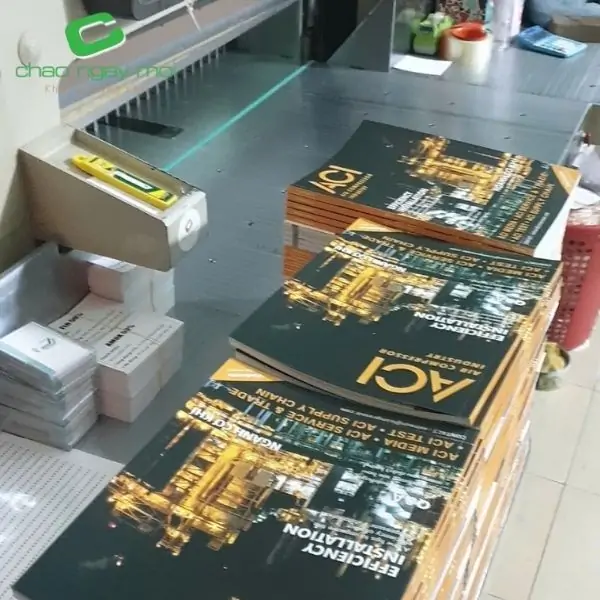 Quy tr&igrave;nh in nhanh từ tiếp nhận y&ecirc;u cầu, kiểm tra file, chuẩn bị vật liệu, tiến h&agrave;nh in đến gia c&ocirc;ng v&agrave; kiểm tra th&agrave;nh phẩm